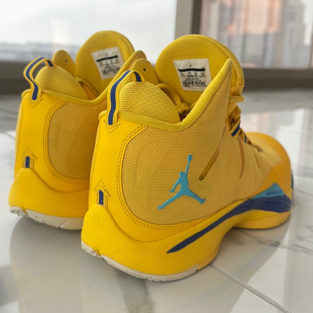 Jordan Super.Fly 2
Color: Varsity Maize/Gamma Blue-Came Royal-White - Picture 5 of 14